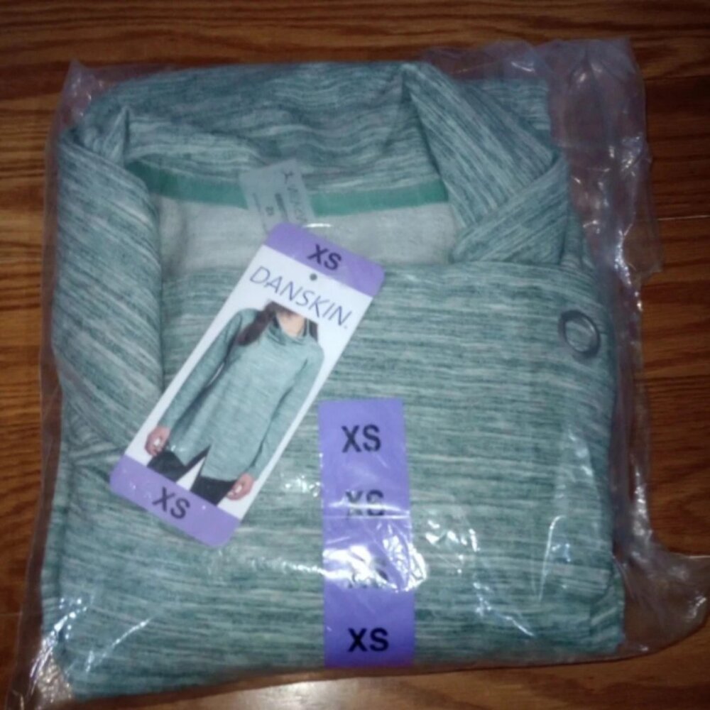 Danskin NWT Pine Green French Terry Wrap Cowl Neck Top XS - Picture 4 of 5
